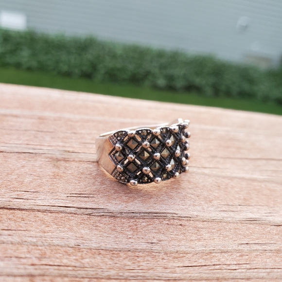 Vintage Marcasite Sterling Silver Ring (Size 7 1/2) - Picture 3 of 11